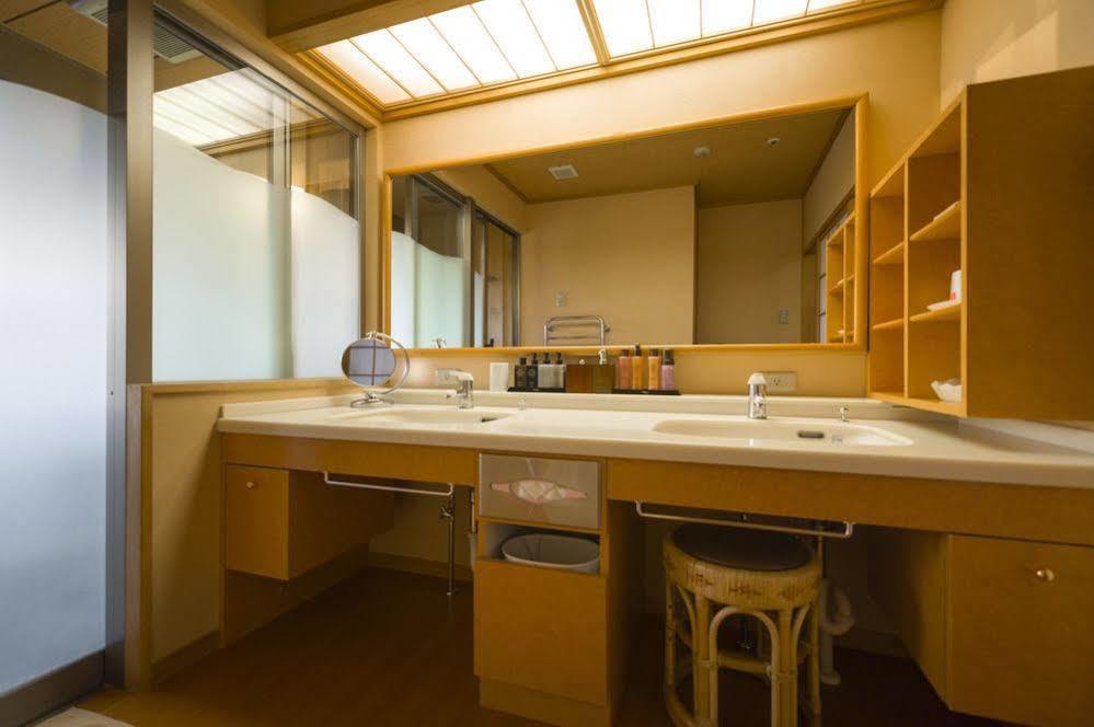 Fujisan Onsen Bessho Sasa Hotel Fujiyoshida Exterior foto