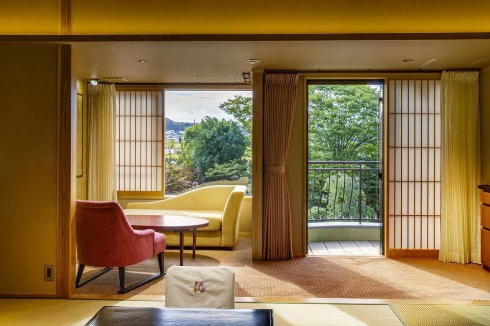 Fujisan Onsen Bessho Sasa Hotel Fujiyoshida Exterior foto